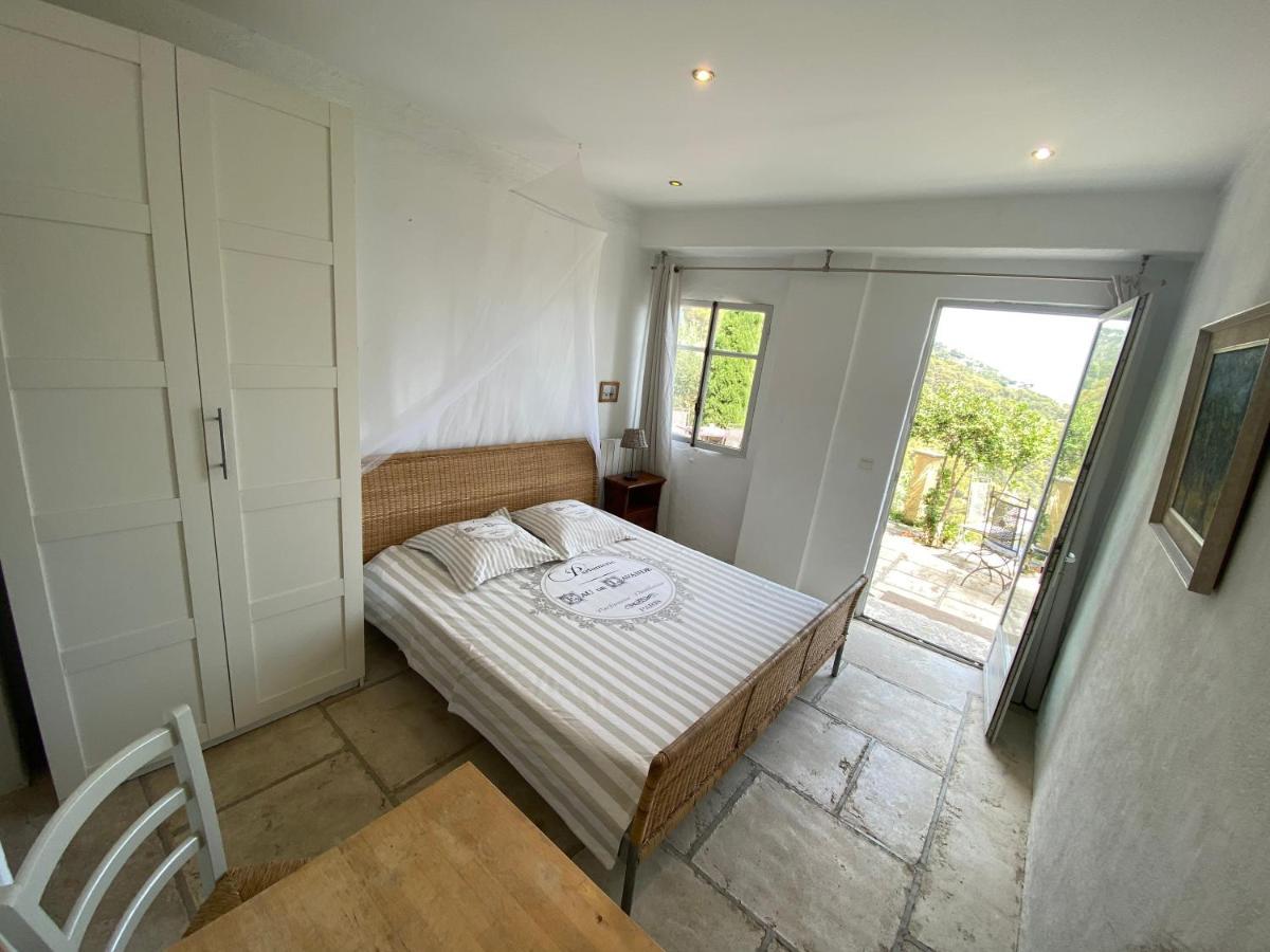 Auberge De La Croix Du Pape Éze Luaran gambar